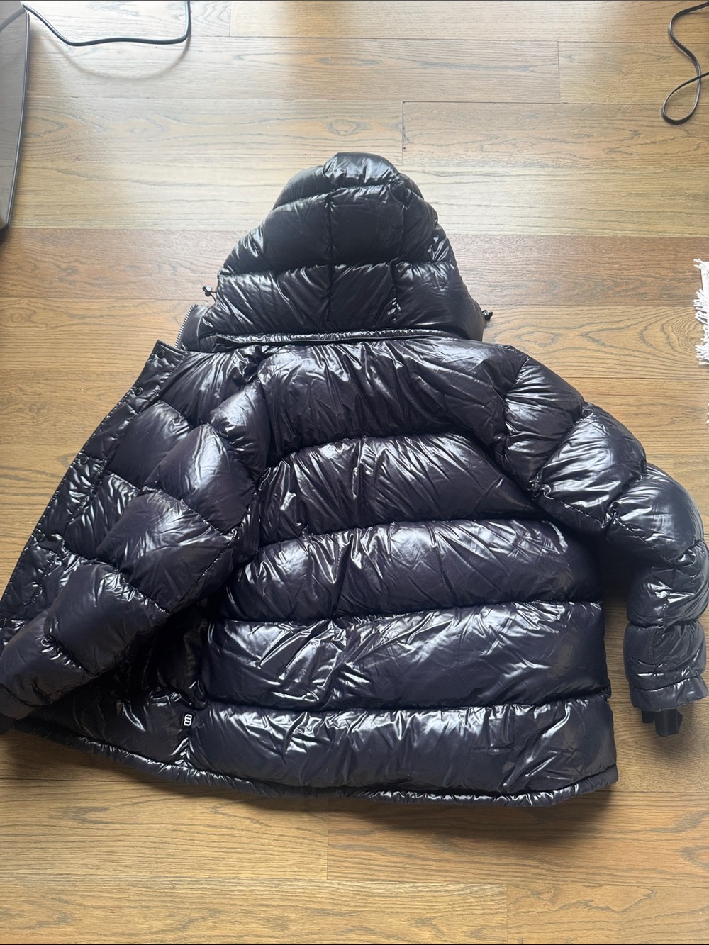 Aritzia Shiny Black Original SuperPuff NWT - Picture 3 of 4